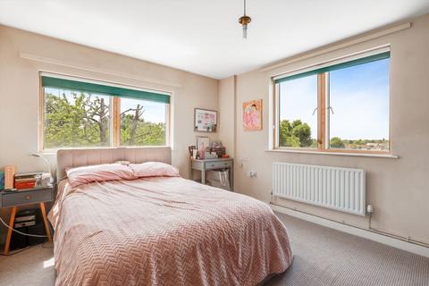 2 bedroom flat for sale, St Norbert Road, London SE4