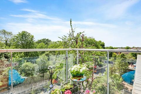 2 bedroom flat for sale, St Norbert Road, London SE4