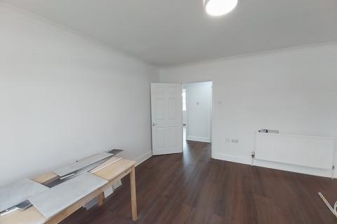 2 bedroom flat to rent, Beech House, Derley Road, Southall, UB2