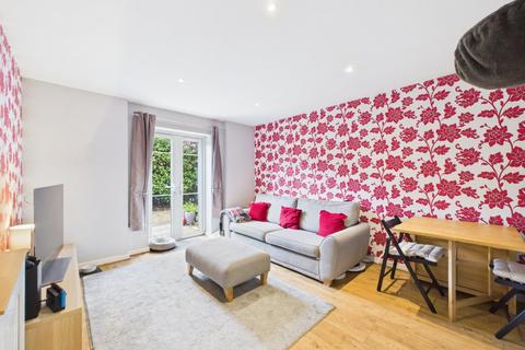 1 bedroom apartment for sale, Laurel Gardens, Ashford, Surrey, TW15