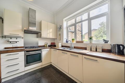2 bedroom maisonette for sale, Langdale Road, London