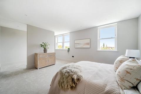 4 bedroom semi-detached house for sale, Udney Park Road, Teddington, TW11