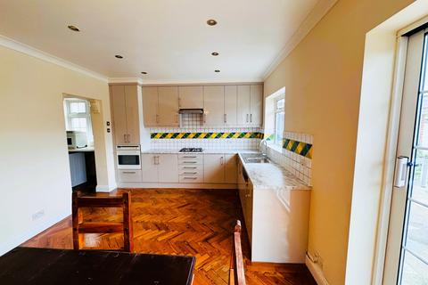 4 bedroom semi-detached house for sale, Shelley Crescent, HOUNSLOW, TW5 9BH