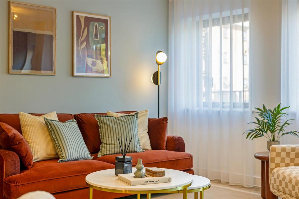 Apartment in Reading - View 4