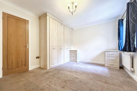 2 bedroom flat for sale, Midsummer Court, Cranmer Road, HA8