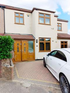 6 bedroom semi-detached house to rent, Ferro Road, RAINHAM, RM13 9TP
