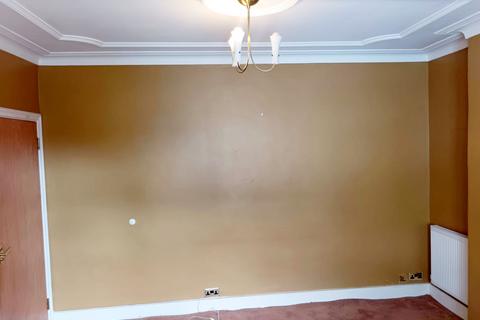 6 bedroom semi-detached house to rent, Ferro Road, RAINHAM, RM13 9TP