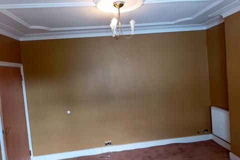 6 bedroom semi-detached house to rent, Ferro Road, RAINHAM, RM13 9TP