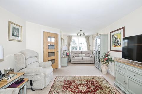 2 bedroom flat for sale, Coventry Road, Coleshill, Birmingham, Warwickshire, B46