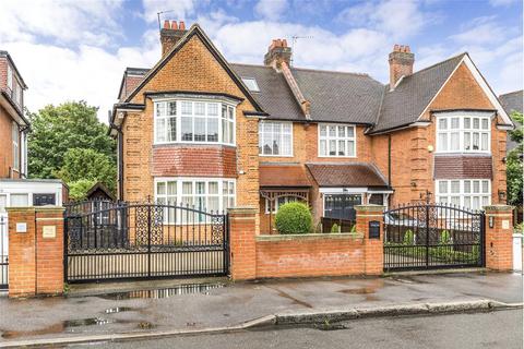 undefined, Malford Grove, London, E18