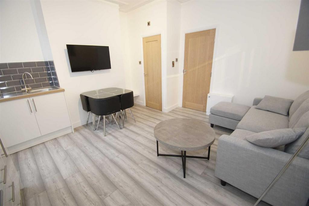 Apartment in Leeds - View 4