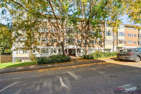 3 bedroom flat for sale