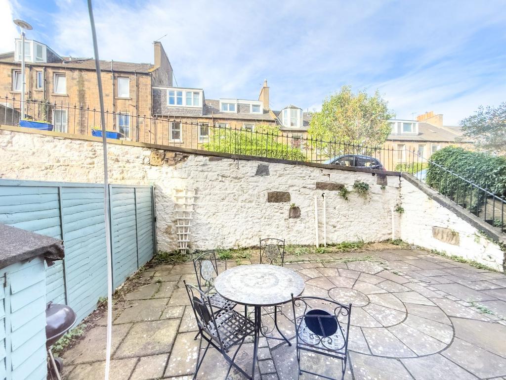 Apartment in Edinburgh - View 3