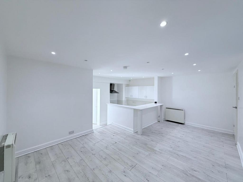 Apartment in Nottingham - View 3