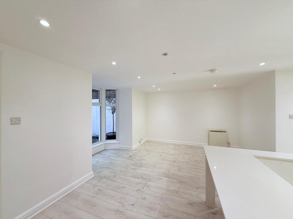 Apartment in Nottingham - View 4