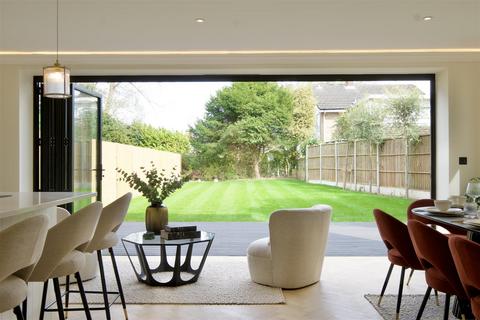 4 bedroom semi-detached house for sale, Hollymeoak Road, Coulsdon
