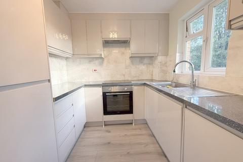 2 bedroom flat to rent, Bornedene, Potters Bar EN6