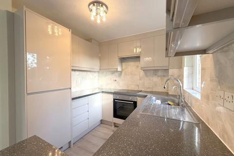 2 bedroom flat to rent, Bornedene, Potters Bar EN6