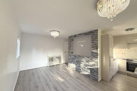 2 bedroom flat to rent, Bornedene, Potters Bar EN6