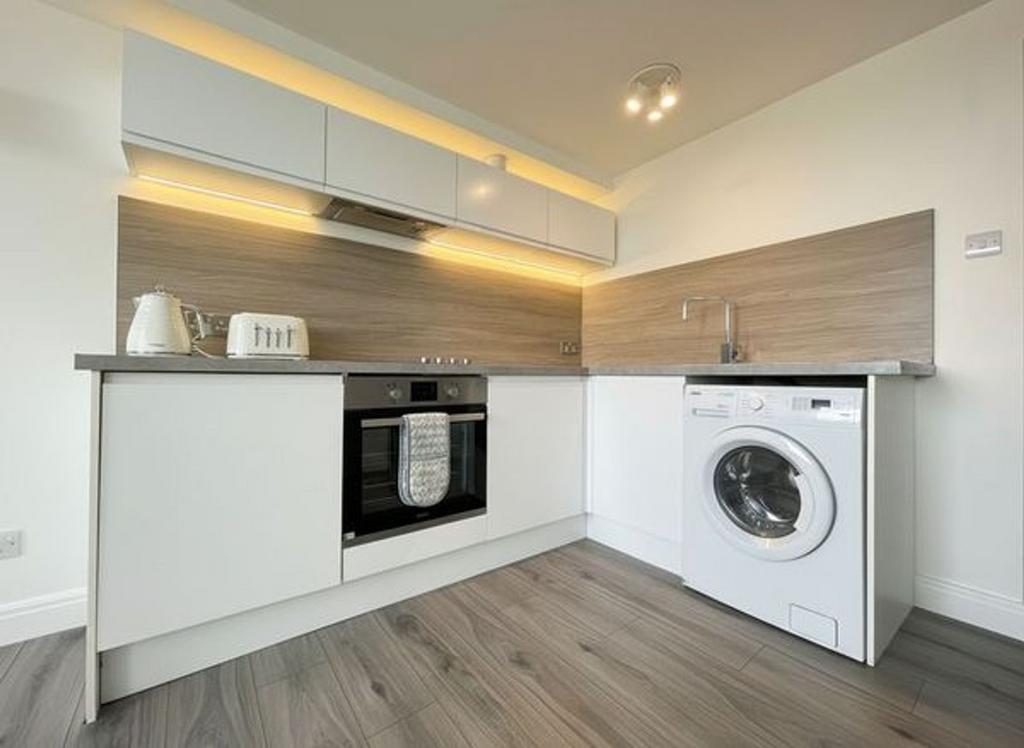 Apartment in Brighton - View 3