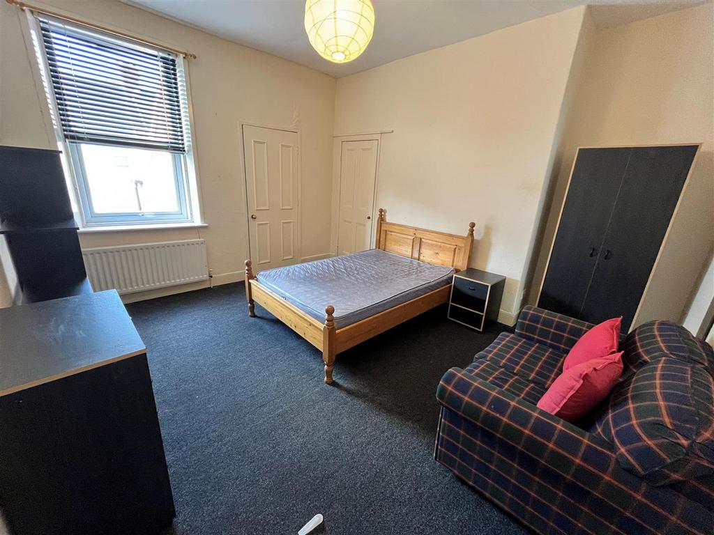 House in Newcastle Upon Tyne - View 4