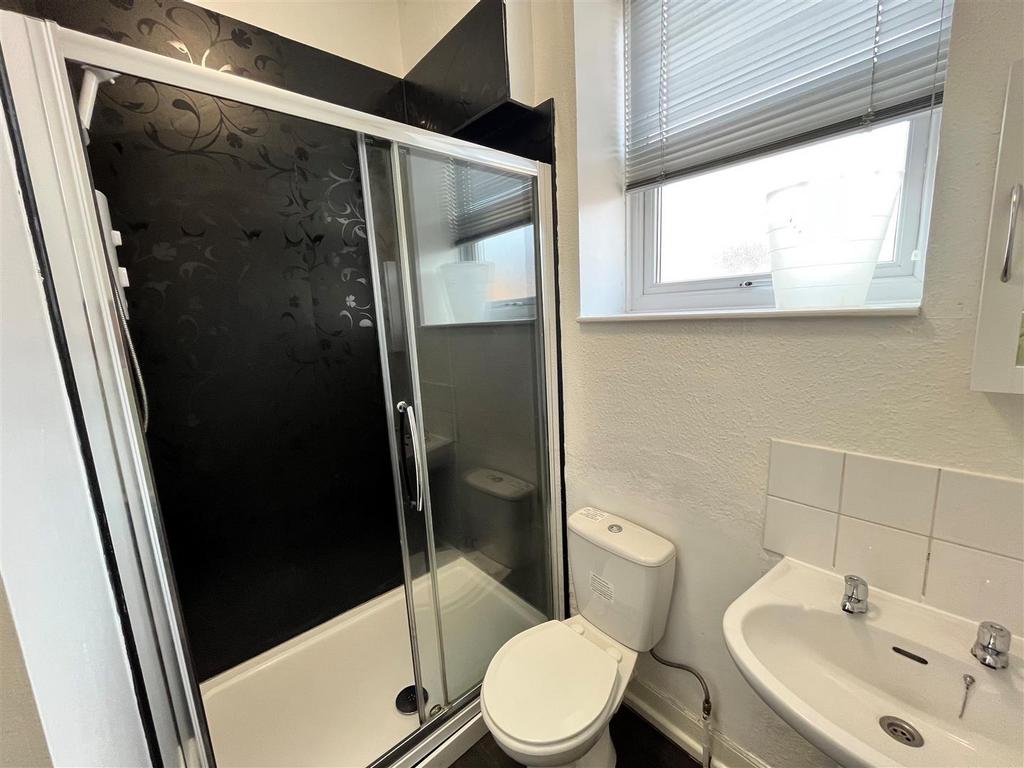 House in Newcastle Upon Tyne - View 5