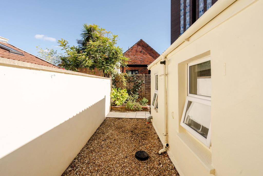 Apartment in Bristol - View 5