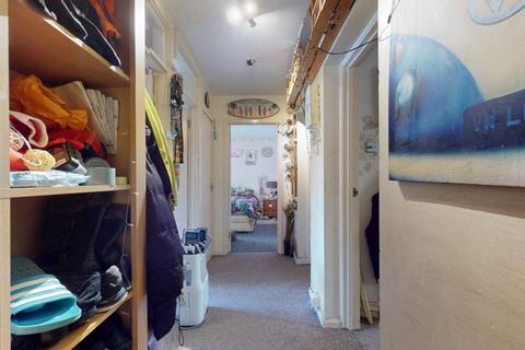 2 bedroom flat for sale, 5 Fernside, London Road, East Grinstead, West Sussex, RH19 1QS