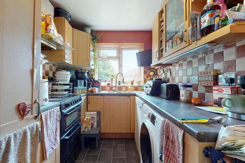 2 bedroom flat for sale, 5 Fernside, London Road, East Grinstead, West Sussex, RH19 1QS