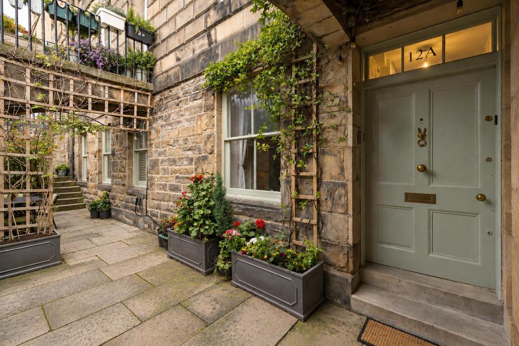 Apartment in Edinburgh - View 5