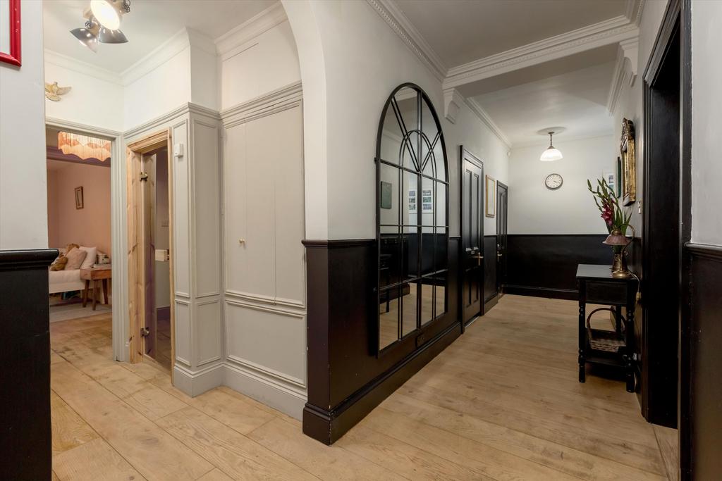 Apartment in Edinburgh - More