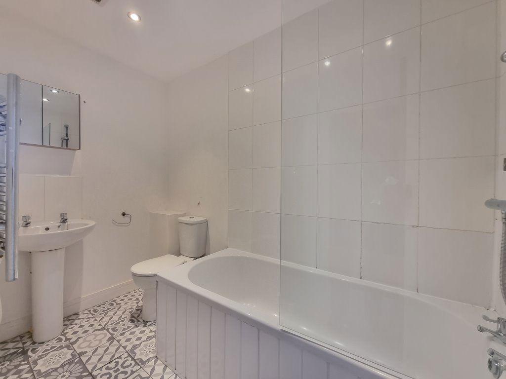 Apartment in Leicester - More