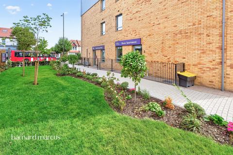 2 bedroom apartment for sale, High Road, Finchley, London, N12