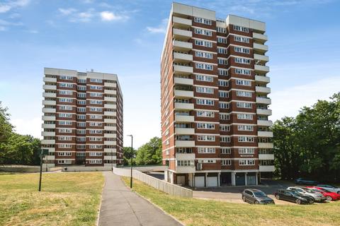 2 bedroom flat for sale, Sunrise Avenue, Hornchurch, RM12