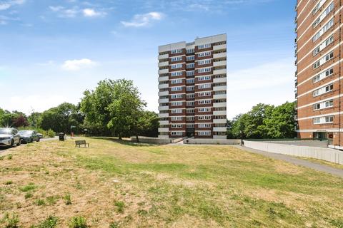 2 bedroom flat for sale, Sunrise Avenue, Hornchurch, RM12