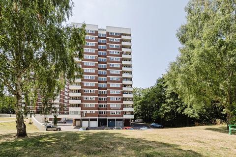 2 bedroom flat for sale, Sunrise Avenue, Hornchurch, RM12