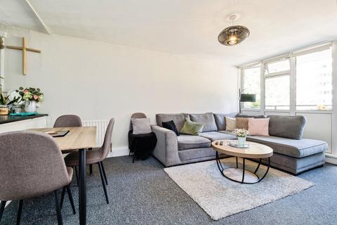 2 bedroom flat for sale, Sunrise Avenue, Hornchurch, RM12