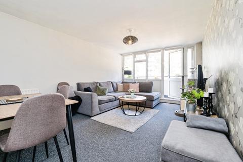 2 bedroom flat for sale, Sunrise Avenue, Hornchurch, RM12