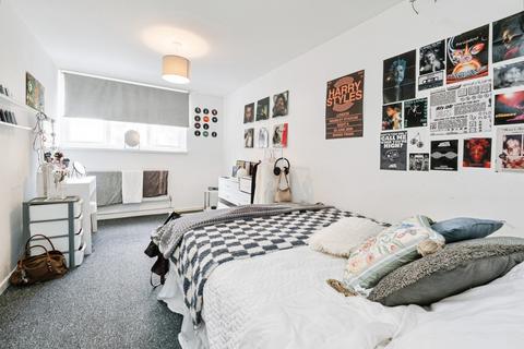 2 bedroom flat for sale, Sunrise Avenue, Hornchurch, RM12