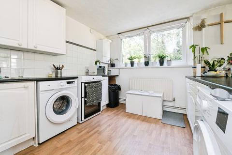 2 bedroom flat for sale, Sunrise Avenue, Hornchurch, RM12