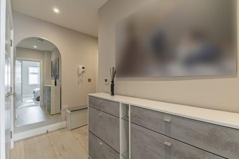 2 bedroom flat for sale, High Street, Edgware, HA8