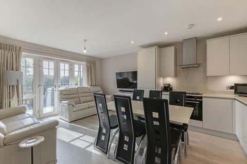 2 bedroom flat for sale, High Street, Edgware, HA8