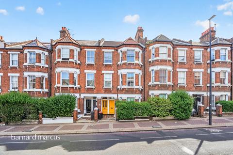 2 bedroom flat to rent, Latchmere Road, London