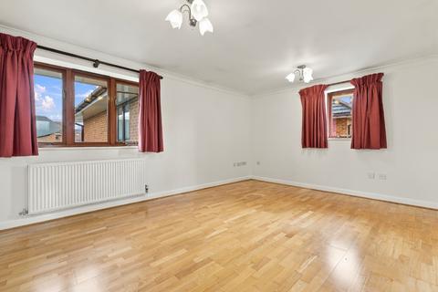 2 bedroom maisonette for sale, Weston Close, Potters Bar EN6