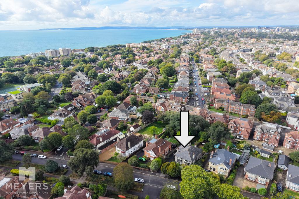 Apartment in Bournemouth, Boscombe - View 3