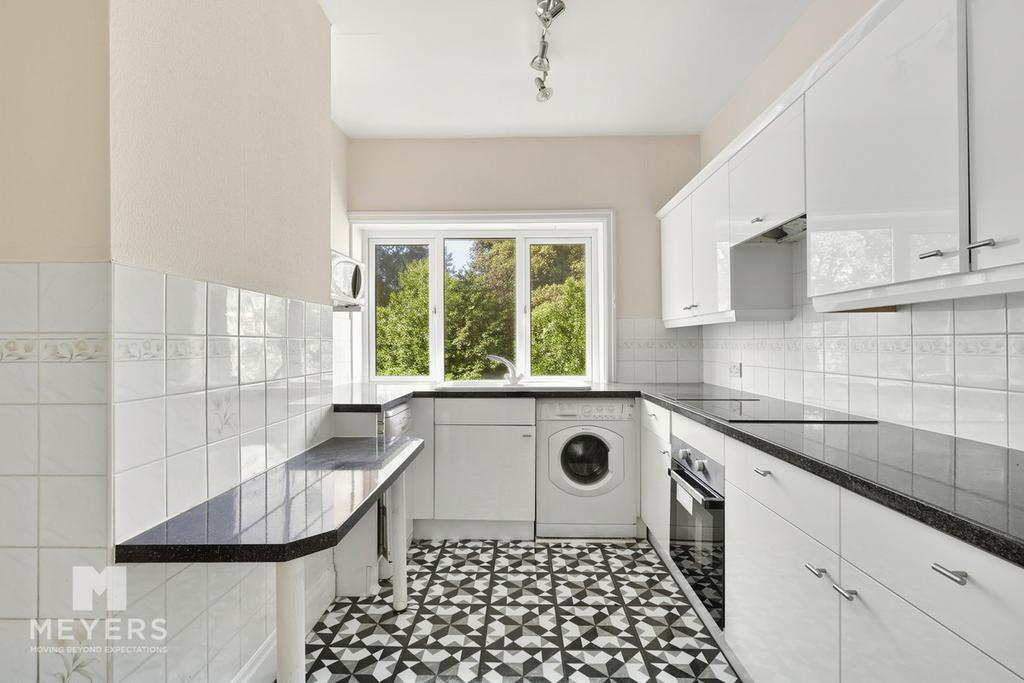 Apartment in Bournemouth, Boscombe - View 5