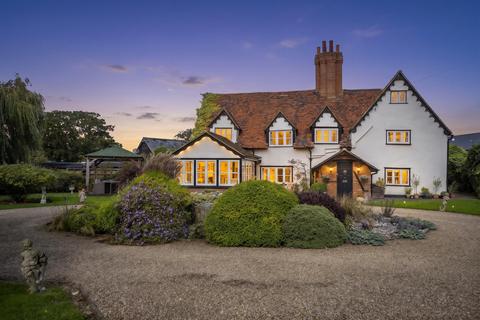 4 bedroom detached house for sale, Pottersheath Road, Welwyn, AL6