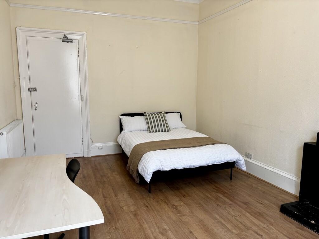 Apartment in Glasgow - View 2