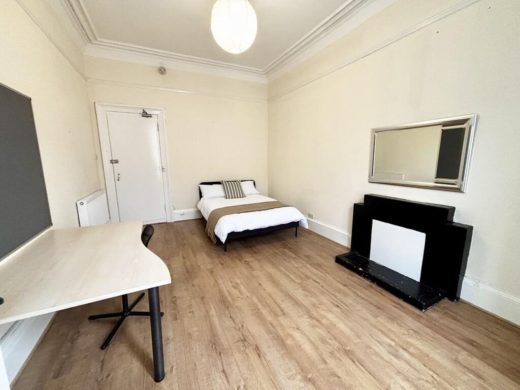 Apartment in Glasgow - View 3