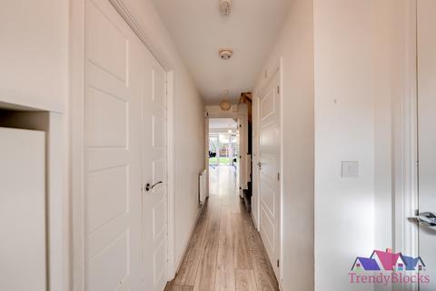4 bedroom end of terrace house for sale, Burroughs Drive, Dartford DA1